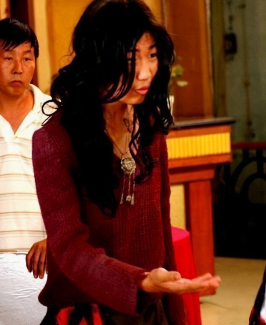 母亲|他是中国第一懒人，从不洗衣服做饭，吃饭靠人喂，如今怎样了？