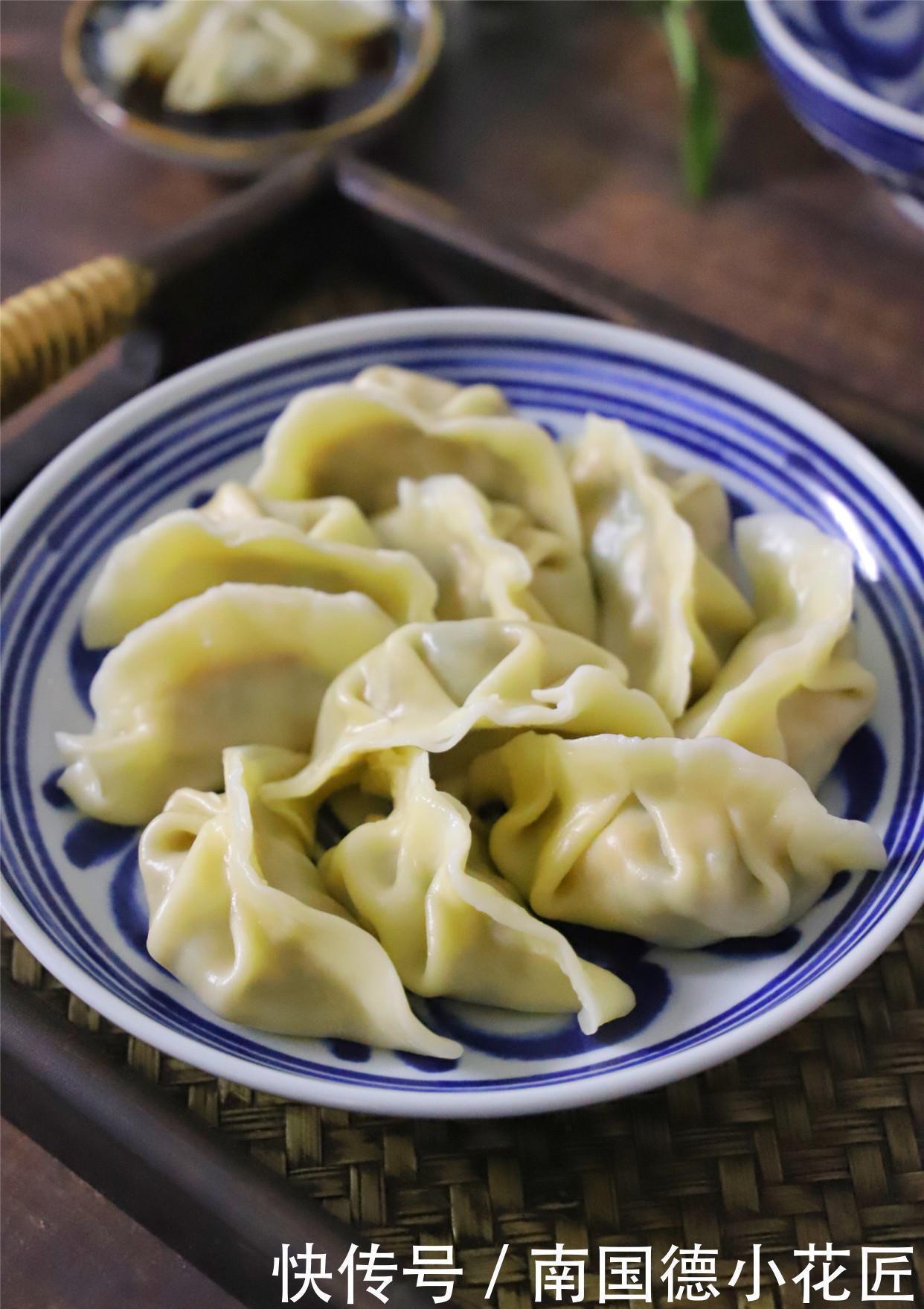 冬季，此菜正当季，用来包饺子，鲜嫩多汁，比纯肉的好吃，真鲜