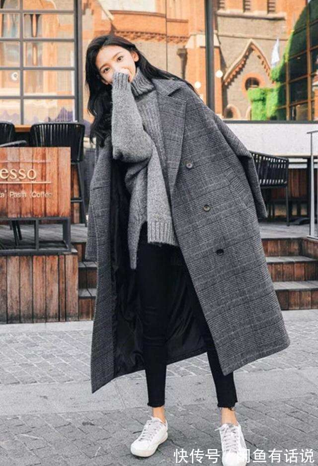 小脚|女人上了年纪,穿大衣别学小姑娘配裙子,搭这4种裤子时髦又保暖