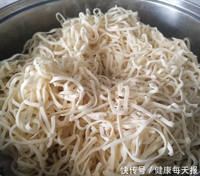 蒸面条,饭菜一锅出,最适合懒人!