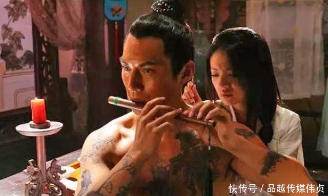 刺青|唐朝男人有多精致?头上戴花,使用唇膏面膜,还有人喷香水