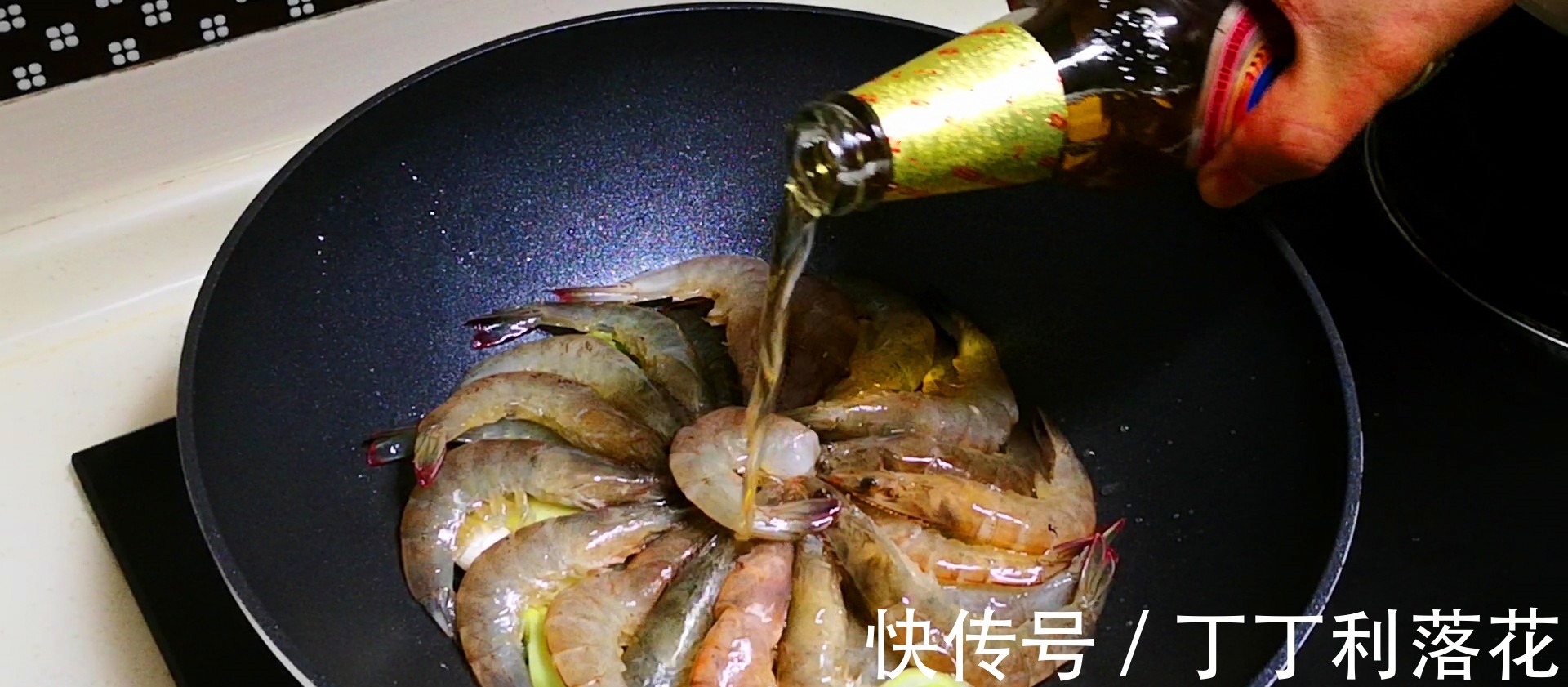 好吃|煮虾时，用清水煮是“外行”，加这3样煮，虾肉鲜嫩好吃，太香了！