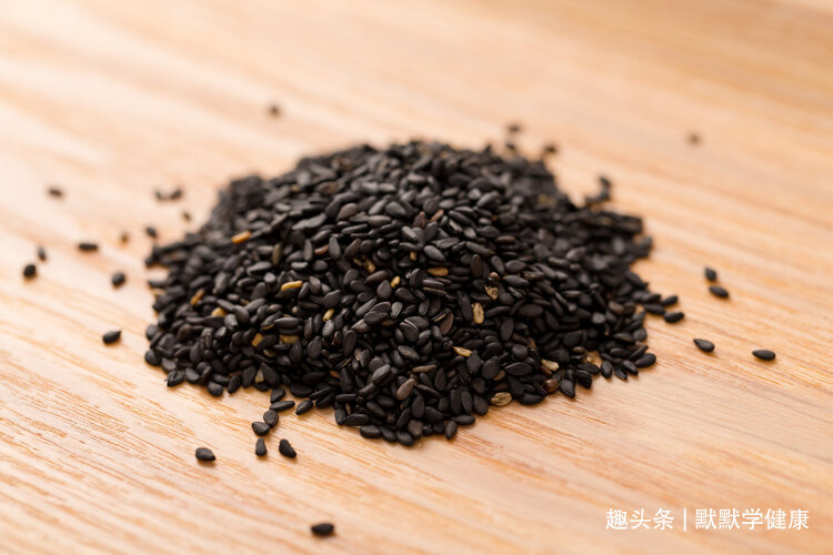 血热|白发多显人老两味药去白发，四百年前的老方子，不该被埋没！