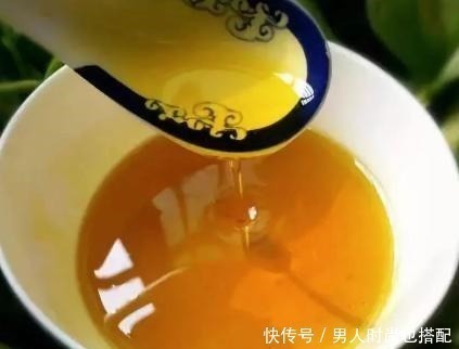 拌饺子馅时,有人放热油有人放香油,大厨都不对,不懂别乱放!