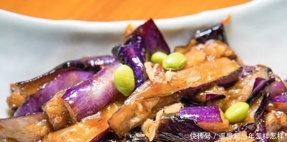 大厨|炒茄子切忌先放油,难怪油腻发黑,大厨教您一招,茄子香嫩不吸油