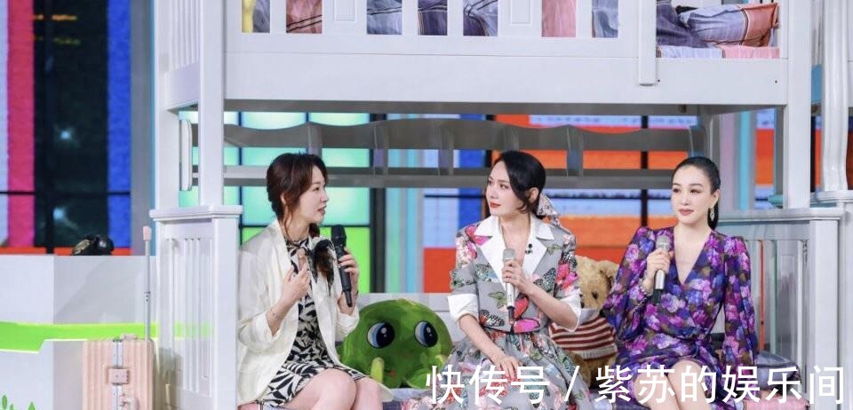 紫色|钟丽缇终于不装嫩!扎高马尾配漫画裙优雅端庄,跟女儿同框像姐姐