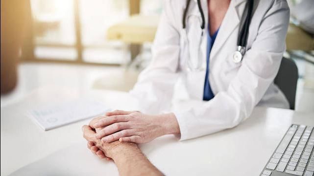 脑梗都是拖出来的,医生忠告身体3处发麻,或是脑梗来临的预兆