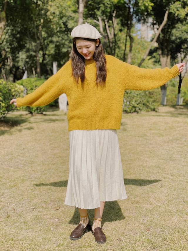 半身裙 40+女生秋天备这3条裙子,搭配西服、针织衫更优雅,时髦又减龄