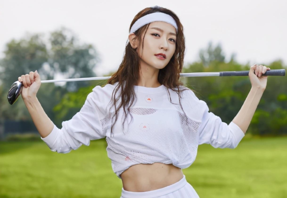 点名|白冰礼服惹争议，品牌方点名要求删除照片，不红真是原罪啊