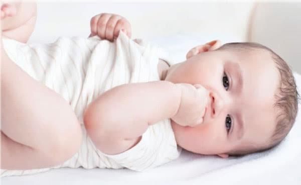 父母们|下面这四种行为 你认为宝宝是烦人的行为 却是宝宝爱你的方式