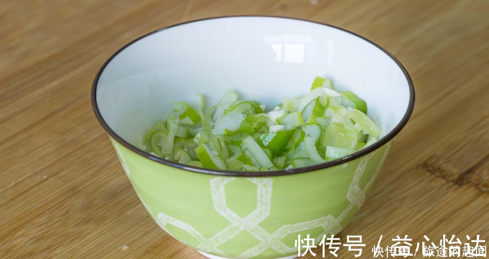 鸡蛋|茄子不要直接炒着吃，加3个鸡蛋，不吸油又好吃，实在太下饭了