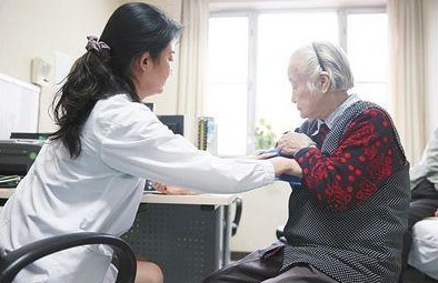 肾脏疾病|患上高血压后,牢记清晨2不要,晚上3不做,血压平稳人长寿