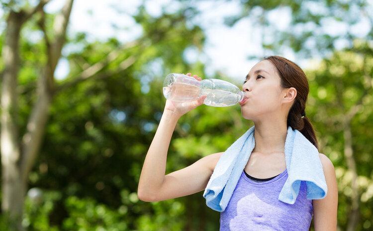 盐水|晨起第一杯水,很多人没喝对!喝错有害健康,一文告诉你怎么喝