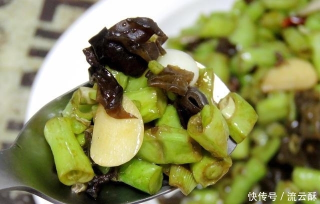 好吃|深秋,遇此菜要买点,3块钱一斤,素炒比肉好吃,再过几天就没了