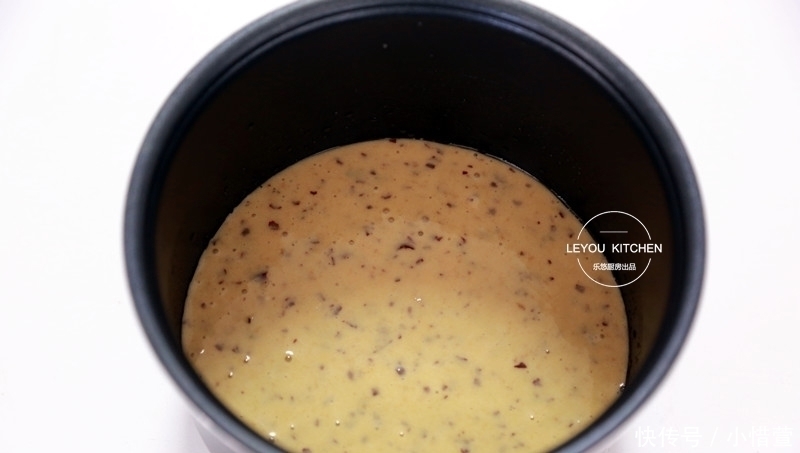 想吃枣糕,用电饭锅就能做,不用打发,不用发酵,拌好面糊就入锅