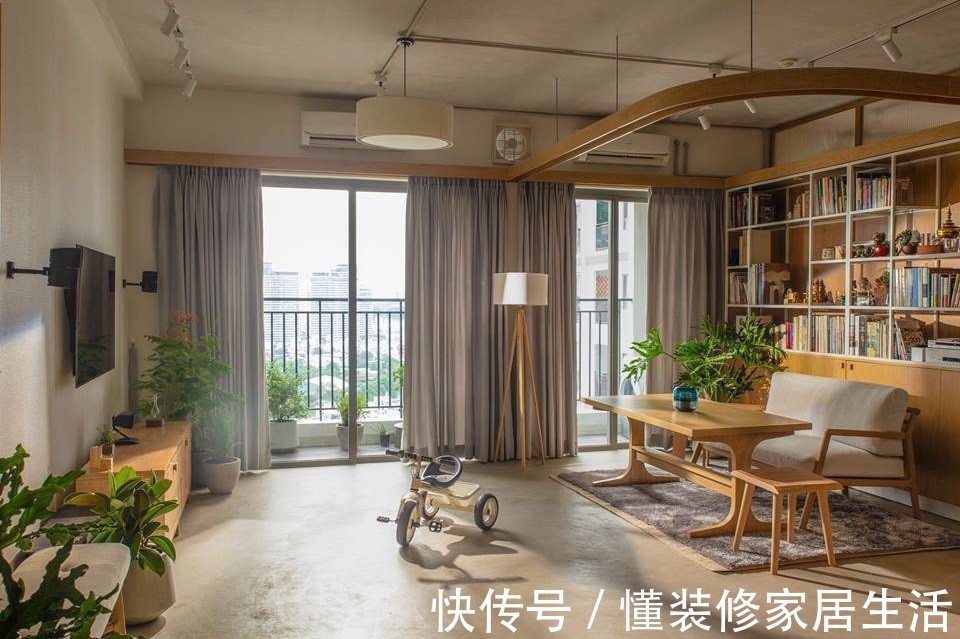 沙发|不吊顶、不铺砖、不买沙发,以餐桌为中心,这套房装修太有想法了