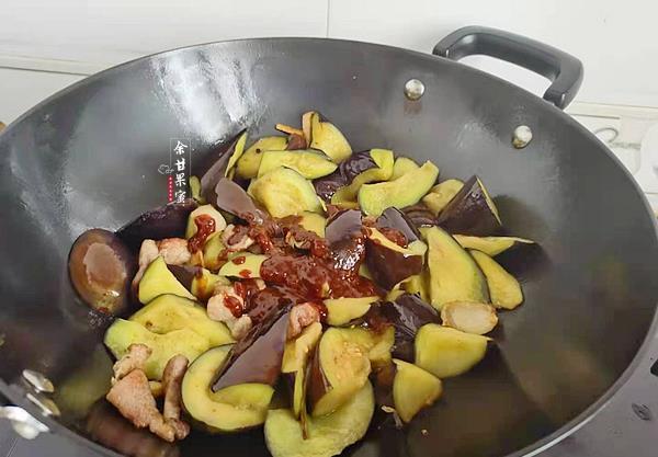 烧茄子|此菜上桌米饭总是见底,咸鲜下饭做法也简单,没胃口时就做它