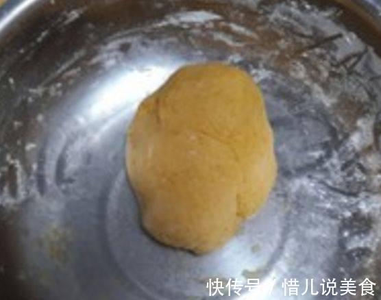 去大姑家做客,大姑做了一款小点心,一口气吃了5个,太好吃