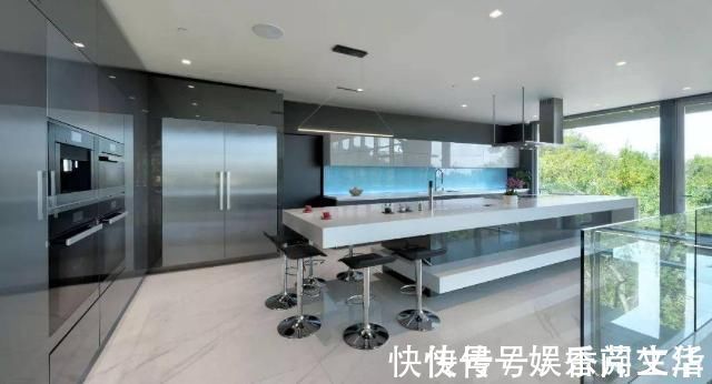 升降板|为了给老公圆梦,她砸7000万耗时三年把家改成“宇宙飞船”,网友这妻子从哪找的