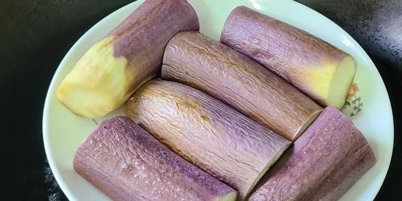 黄豆酱|茄子这样做味道更香，教你一道蒜蓉茄子的做法，简单美味嘴馋就做