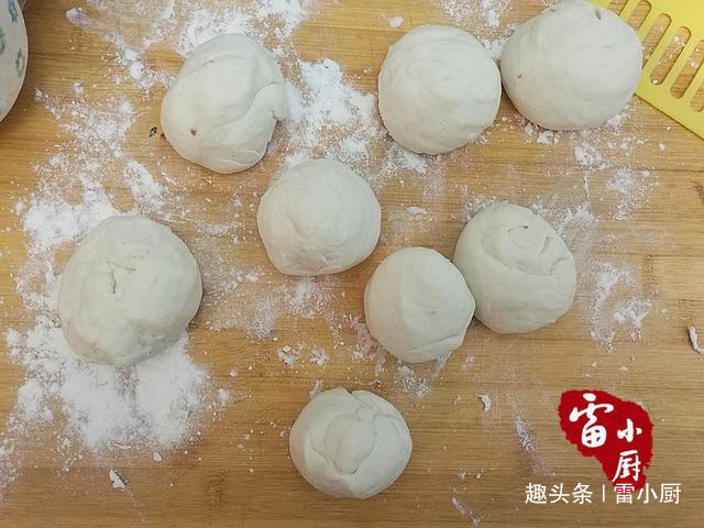 这饼又香又糯,在锅边就吃掉3个,比南瓜饼好吃太多!