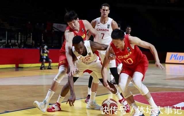 胡明轩|30分败给加拿大！杜锋爱将对比，胡明轩轰下24分，吴前8中1拿4分
