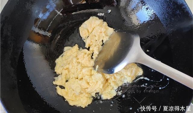 大连老两口的晚餐,简单营养,走红朋友圈,网友这吃法太美了!