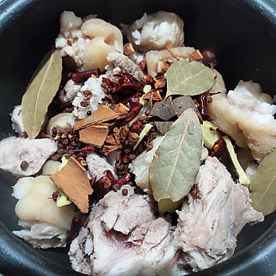 香辣卤猪脚这样做