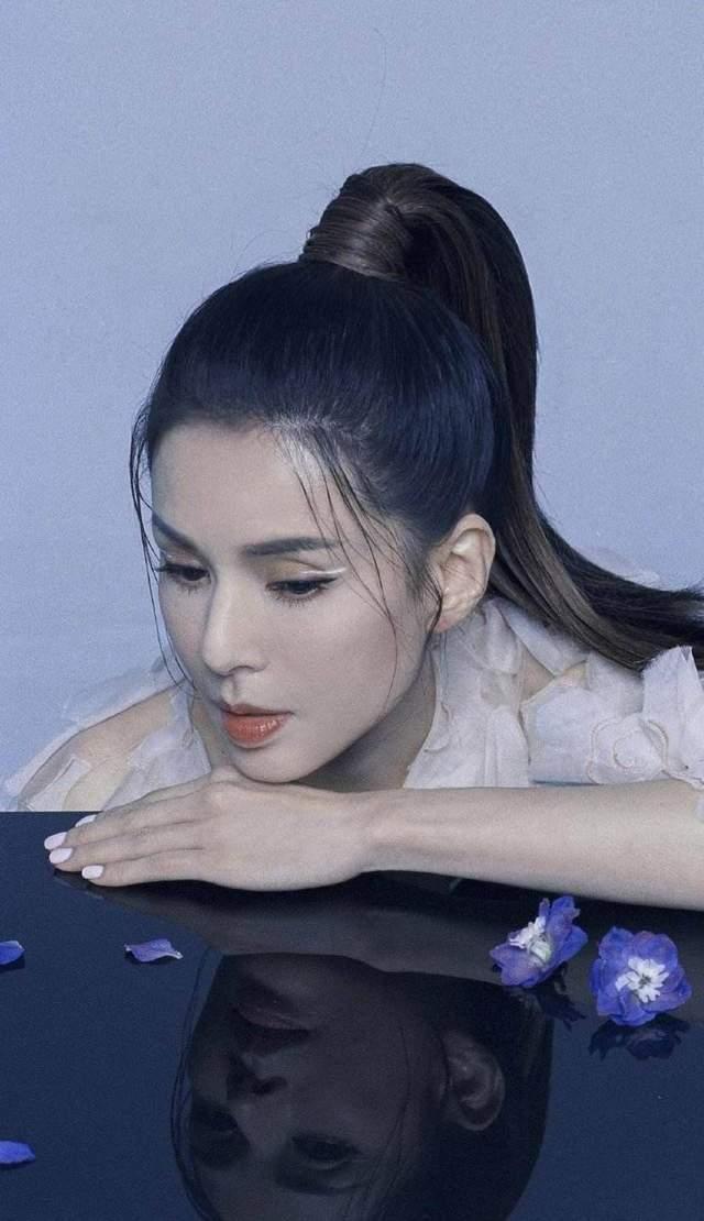 女人脸上有这几个特征,是天生的“冻龄脸”,老了也是一枝花