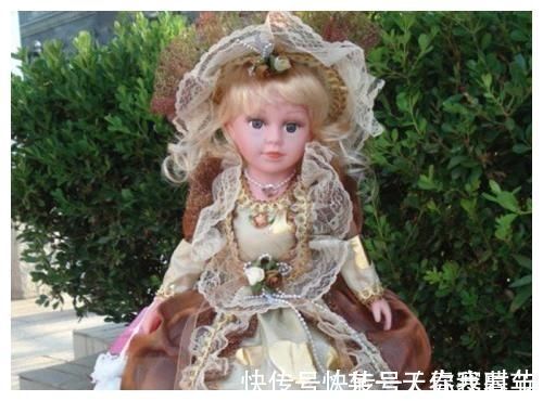 妈妈|4岁小女孩被自己的玩具吓哭了,网友看到后纷纷表示:是我我也怕