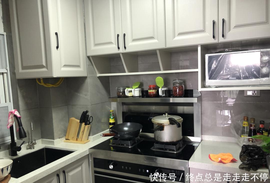 灰色调|新家终于完工，硬包做电视墙很喜欢，全屋灰色调非常耐看，晒晒
