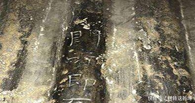 内三大|博物馆内三大棺材,上面刻着一行字,千万别跟它们合影!