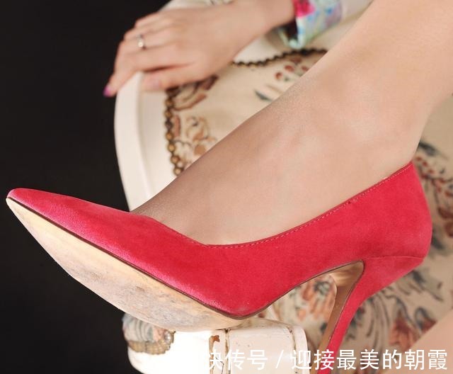 女人味 为什么说高跟鞋好看,穿短裤、裙子、长裙、长裤会很搭