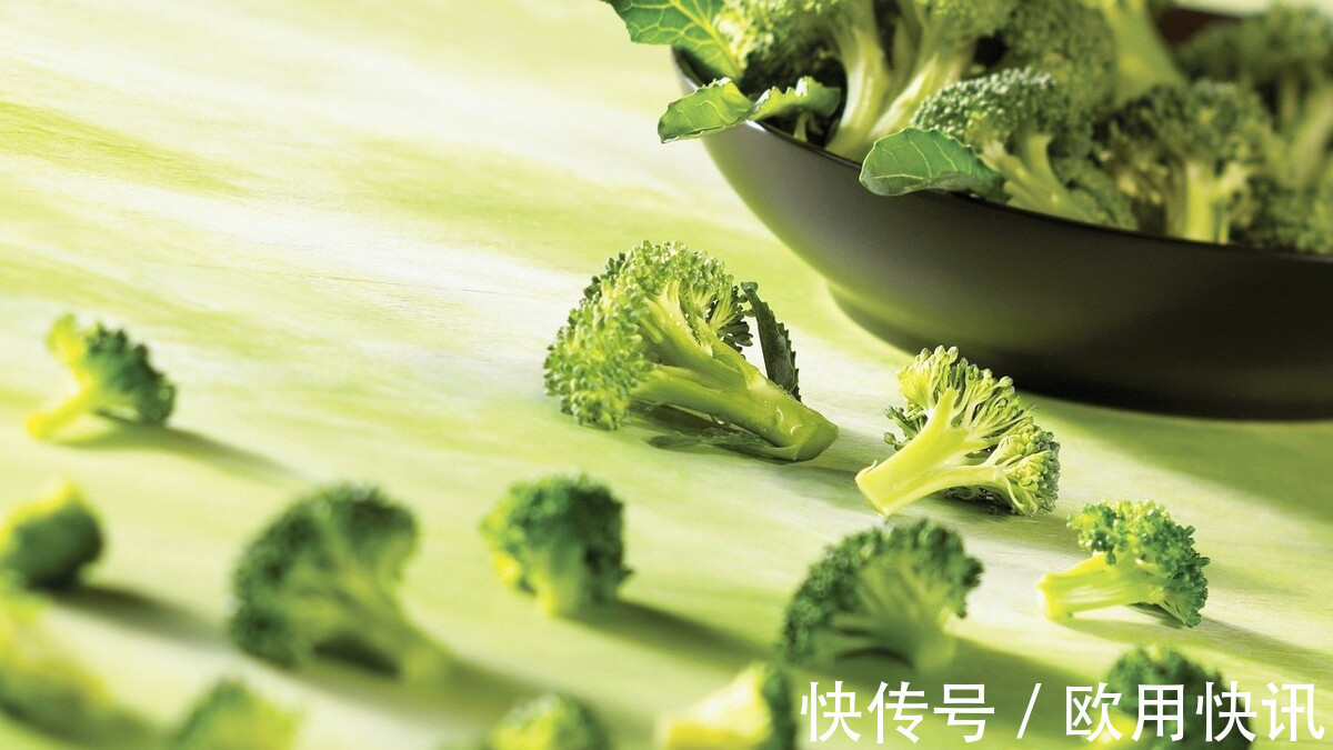 步骤|炒西兰花前,究竟要不要焯水,跟着正确步骤来,鲜嫩清脆特别好吃