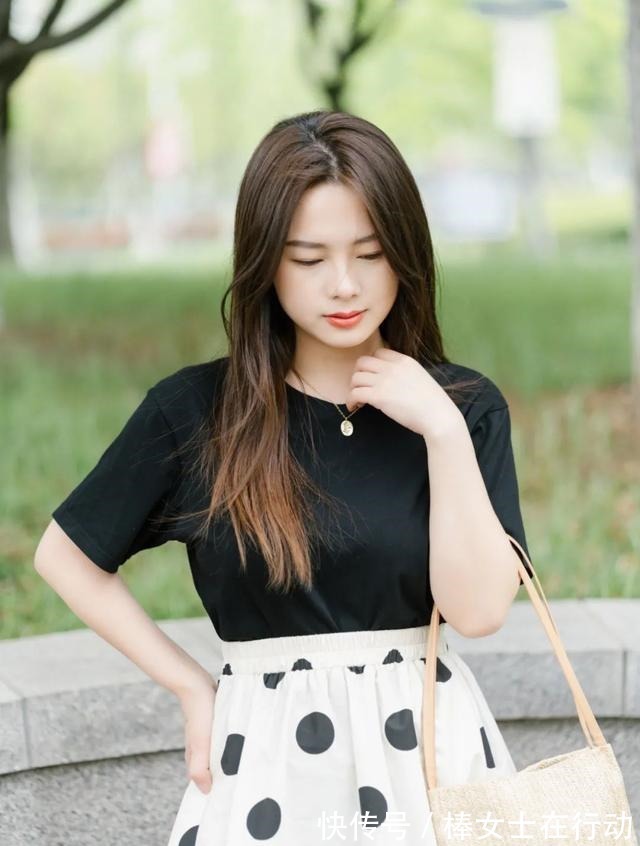 高腰 短袖 + 高腰下装,今夏很火!