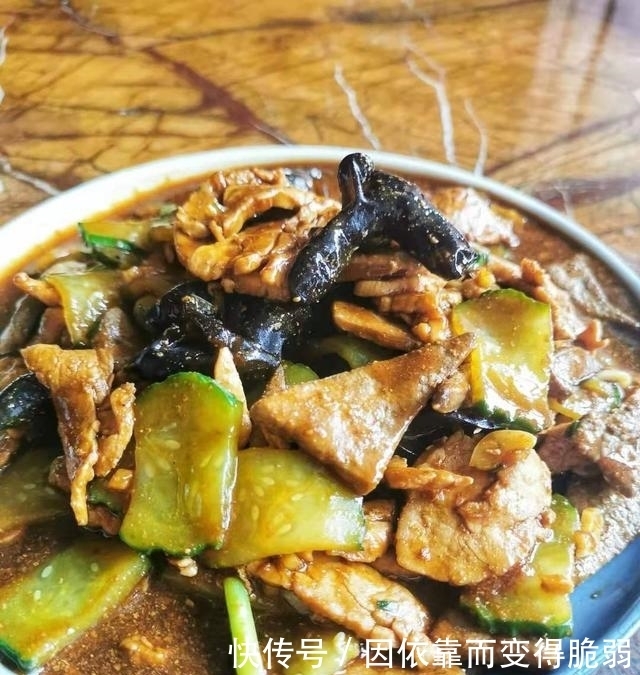 简单幸福的生活少不了一道简单快手的家常菜,荤素搭配全家都喜欢