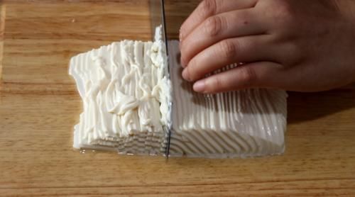 皮蛋豆腐别只会凉拌，这样做成汤羹，细腻爽滑，营养又美味