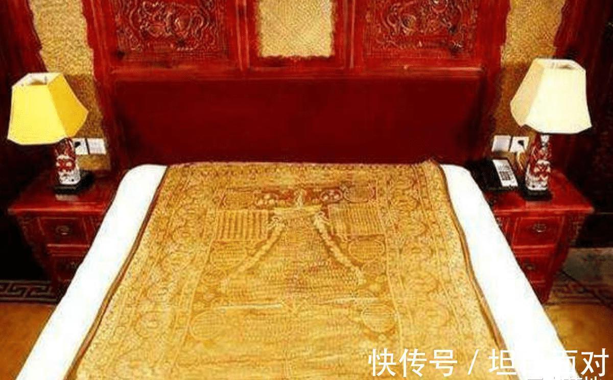 盗墓贼&“不起眼”的乾隆陪葬品,曾被盗墓贼随意丢弃,200多年后被卖1.3亿