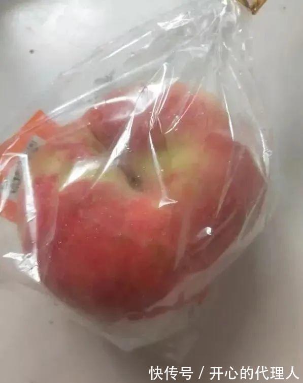 |内涵段子|别人家的女朋友宽松T恤下都藏着什么?