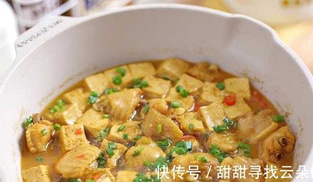 豆腐和鸡翅的奇妙搭配,味道香得不得了,好吃又下饭,你们也试试!