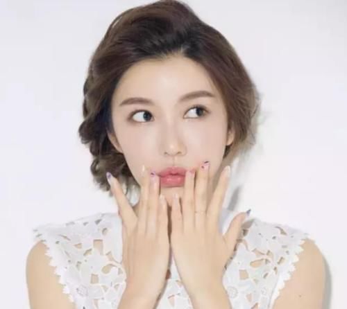 睡觉前的4个“救命”细节,只要坚持,皮肤变白,痘痘肌也会溜走