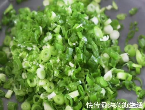 炸萝卜丸子|炸萝卜丸子，记住“1腌2拌3炸”技巧，不加一滴水，丸子放凉也脆