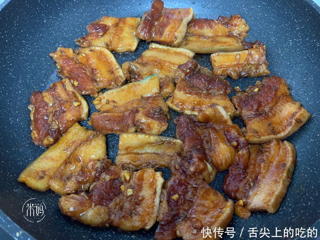 秘制|这是五花肉最好吃的做法,不放油,不放水,焦香软嫩口感好极了
