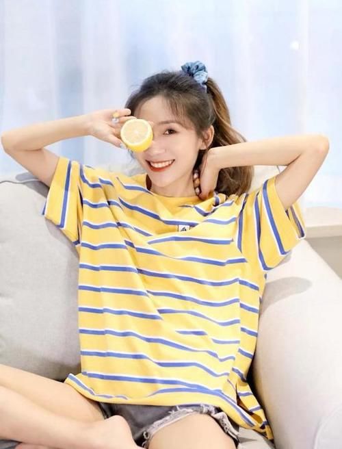 长发直发失宠了，今年流行丸子发型、碎发高马尾，简单清爽易打理