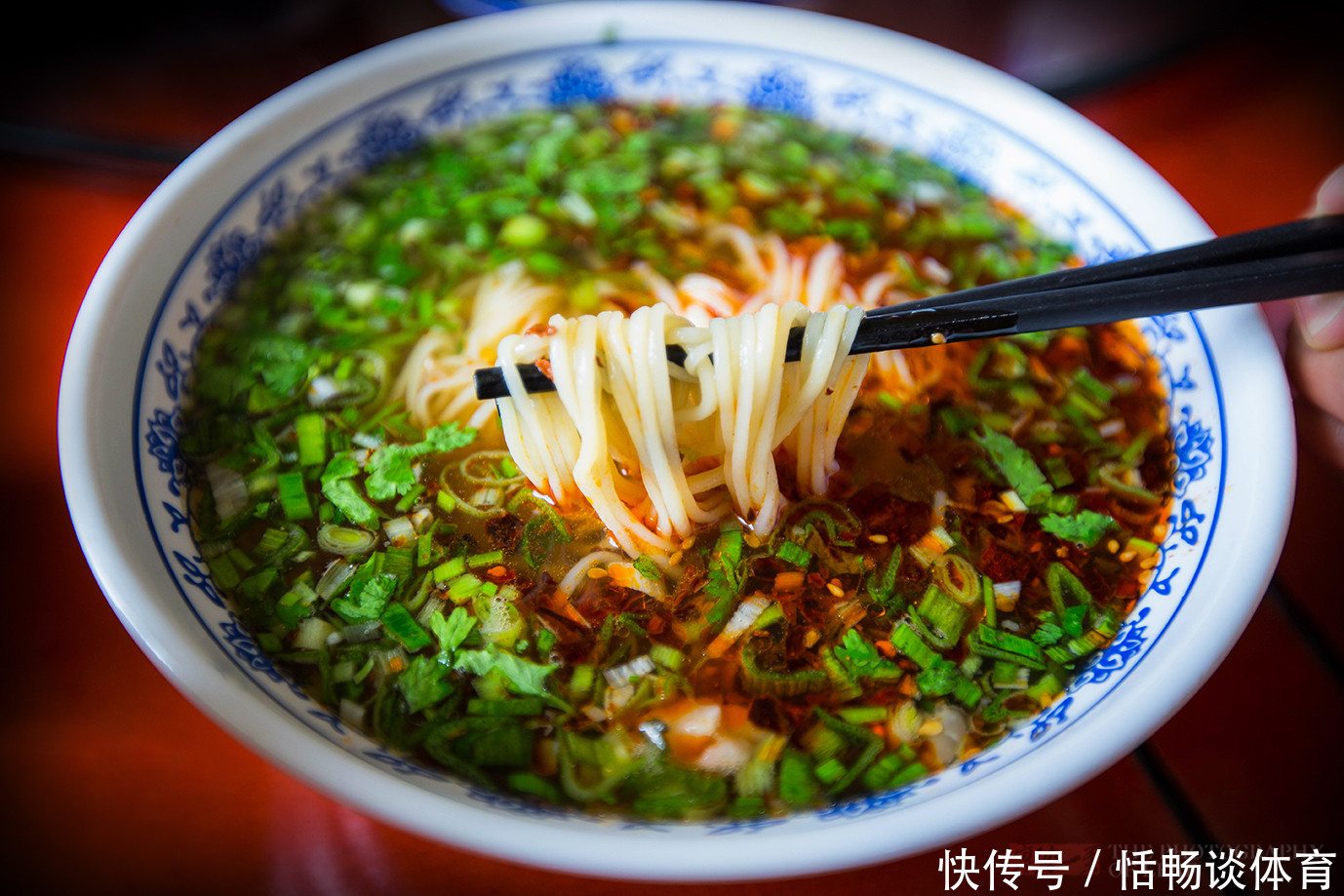 消费|一碗面一盘牛肉几碟小菜,人均消费20元,宁夏吴忠最会吃面的地方