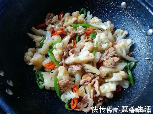 焯水|炒花菜,光焯水可不够,少了“这1步”,花菜炒不入味,像注水了