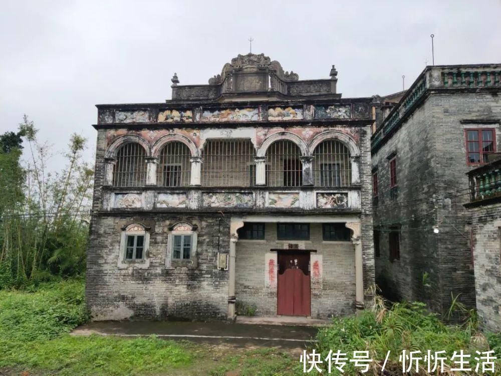 村民们|富豪用尽积蓄建造的乡村豪宅，不料只住了20年就搬走，如今成荒凉的无人村