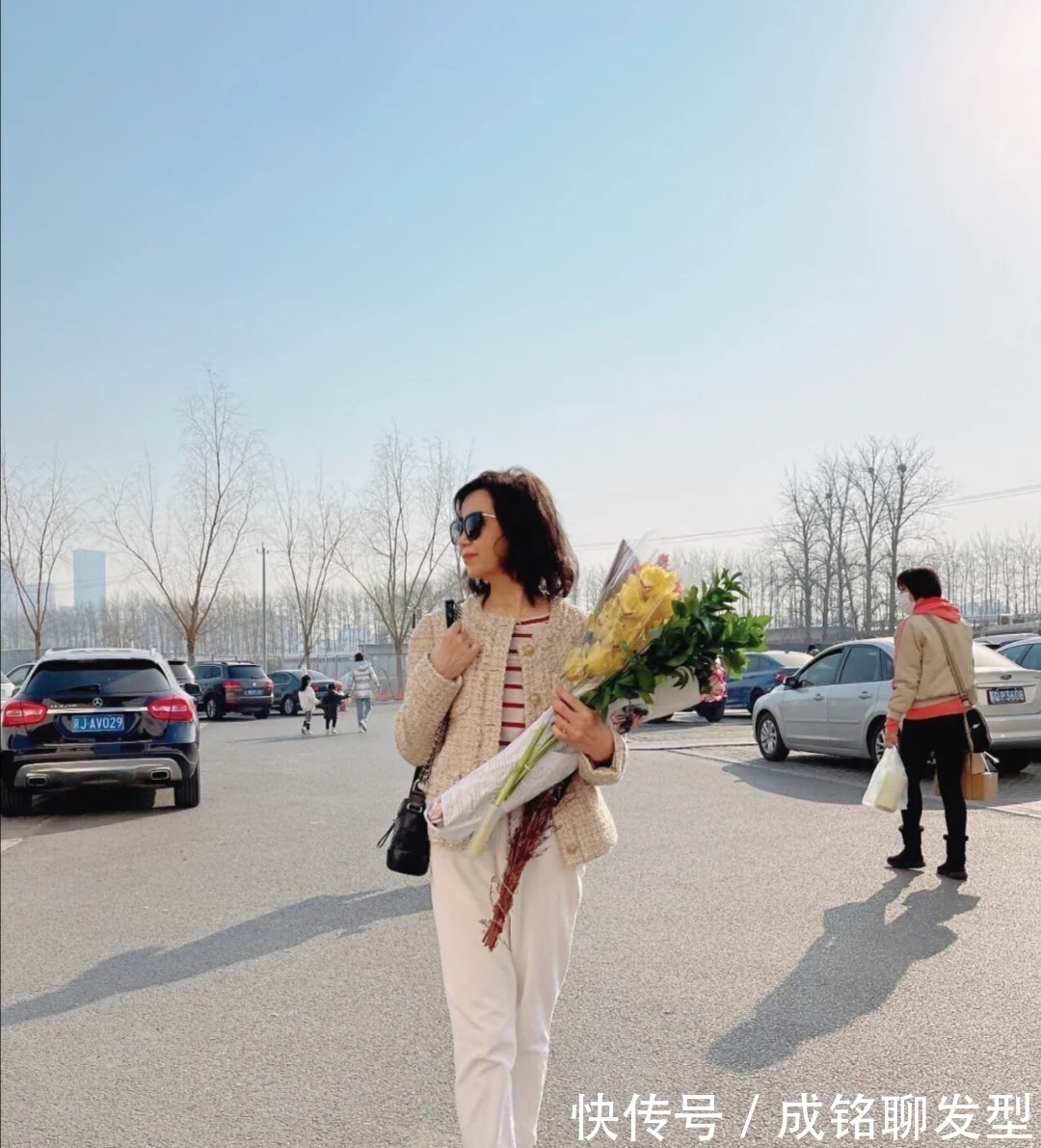 装嫩|奔六的女人无需刻意装嫩,学学这些博主的减龄穿搭,想不漂亮都难