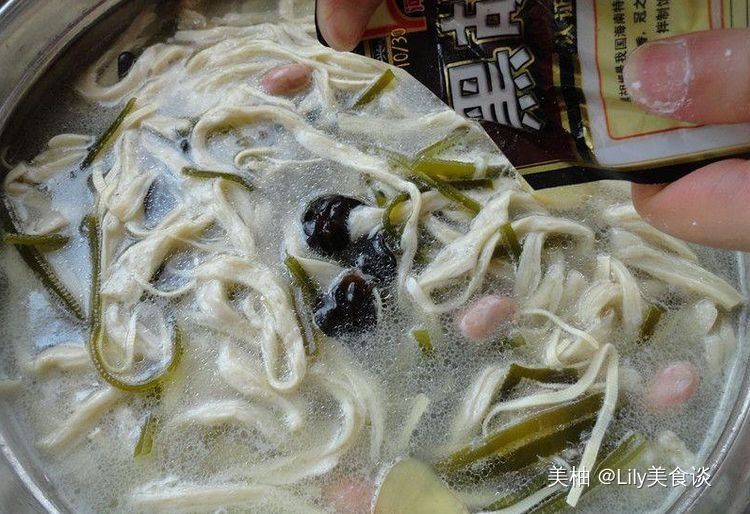  装盘备用|冬天不喝这碗汤可惜了，一大碗下肚暖胃又暖身，还补钙、增强体质