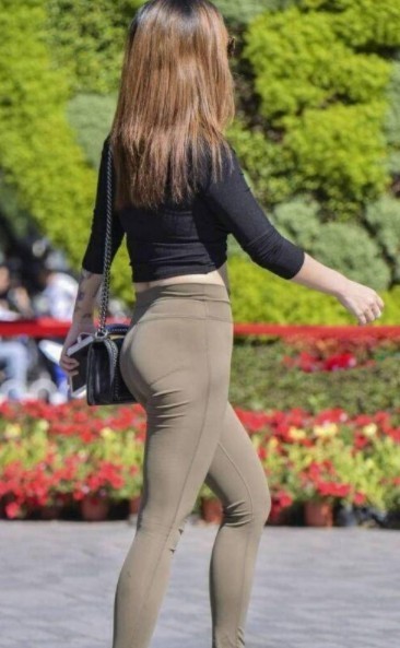 小姐姐|街拍性感紧身打底裤小姐姐,穿出新潮范!